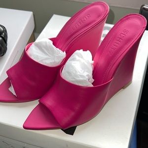 Schutz hot pink shoes size 6.5 fun and classy